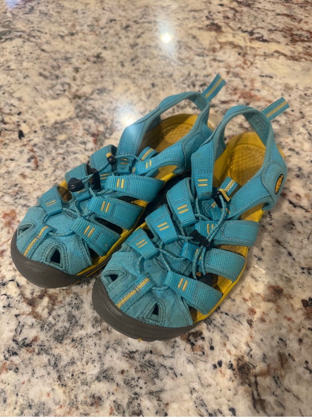 KEEN Clearwater CNX Blue Teal Yellow Hiking Sandals Women's Size 7